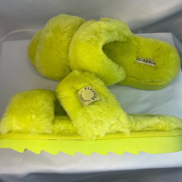 Dearfoams Fireside lime green size 10 women’s faux fur open toed slippers. - Picture 5 of 5